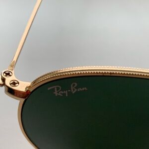 Gold Ray-Ban aviator sun glasses